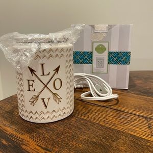 Love swept scentsy warmer